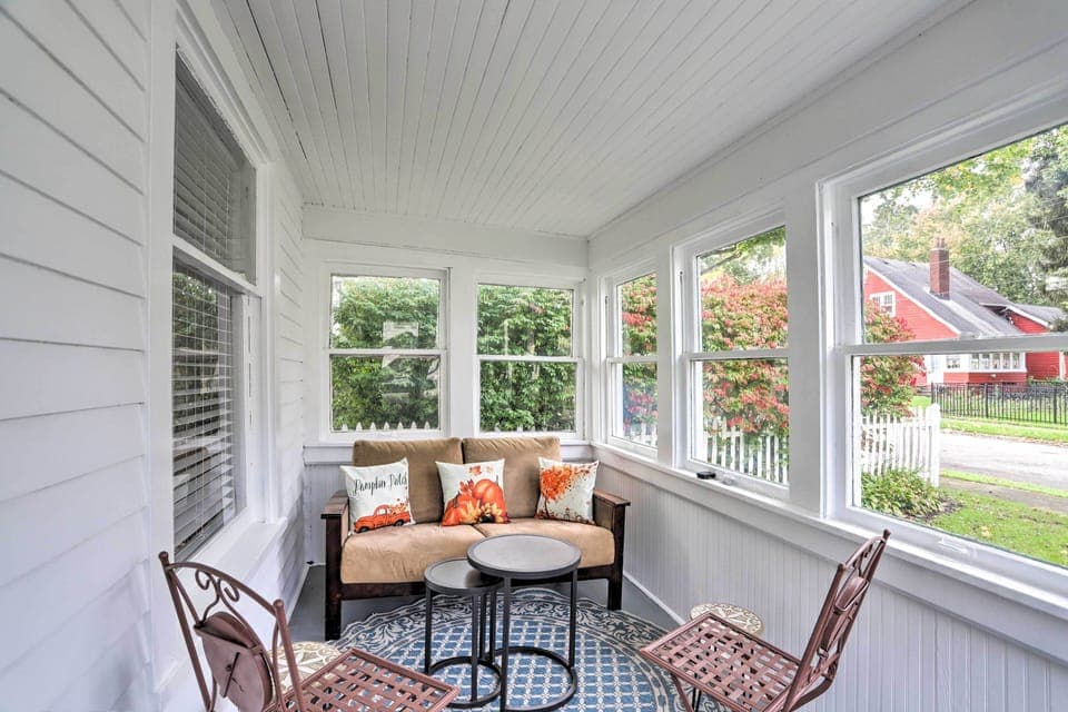 Willoughby Vacation Rental | 2BR | 1BA | 1,102 Sq Ft | Stairs Required