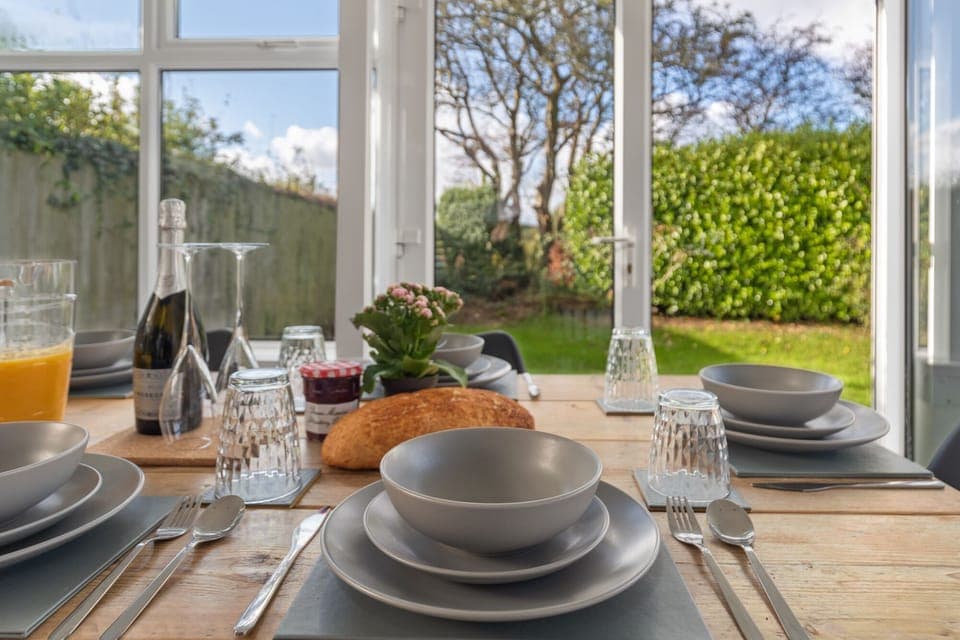 Cottage with Hot Tub, Parking, Dog Friendly