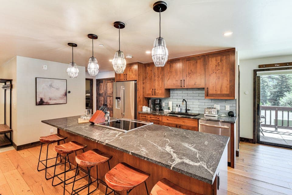 Kitchen | Drip Coffee Pot | Blender | Toaster