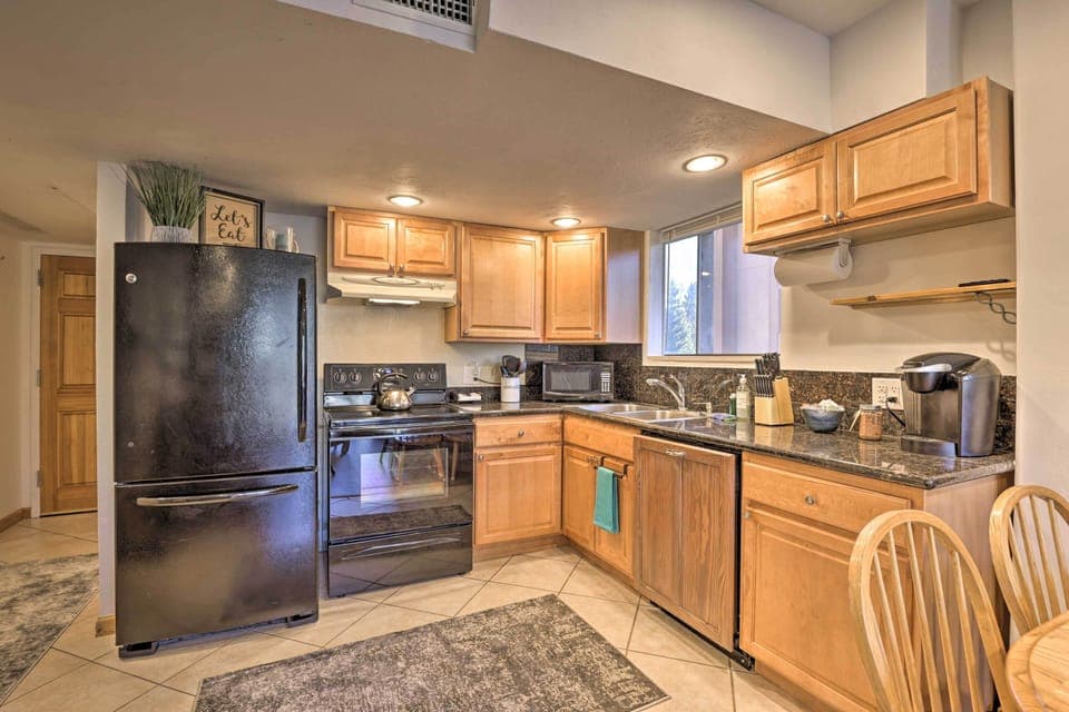 Kitchen | Fully Equipped w/ Cooking Basics