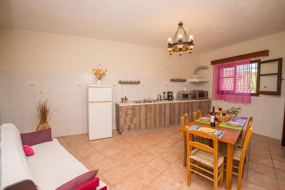 Georgia Apartment 7 Sidari Kitchen And Dining area