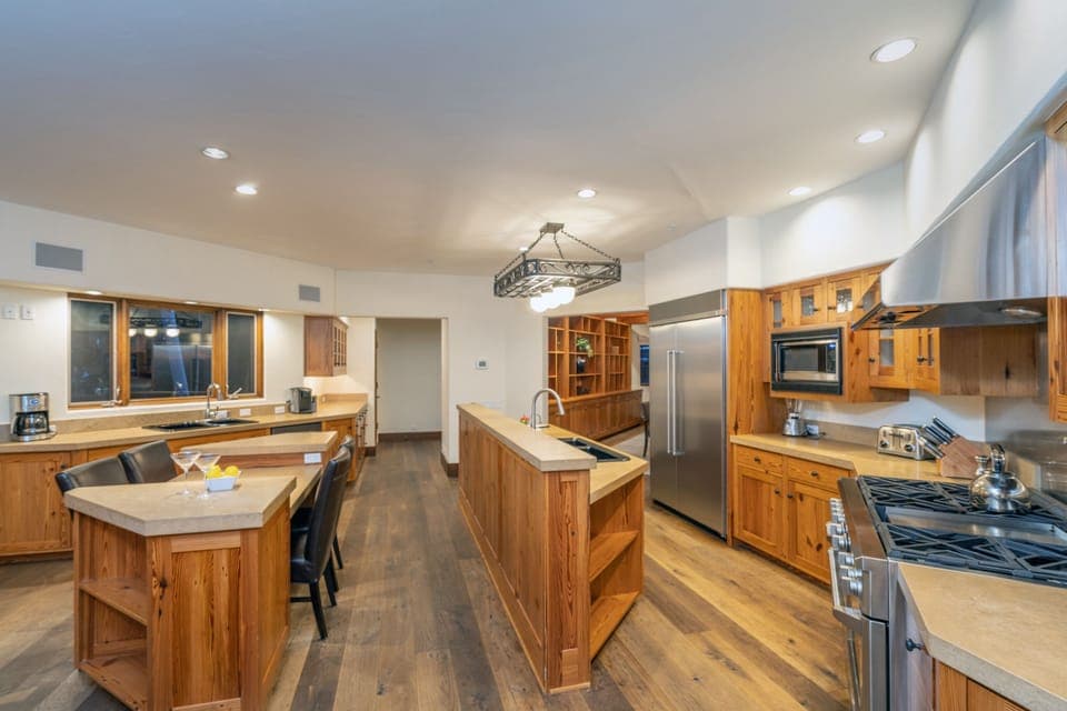 4.04-MV-Slopeside-Villa-Kitchen-3