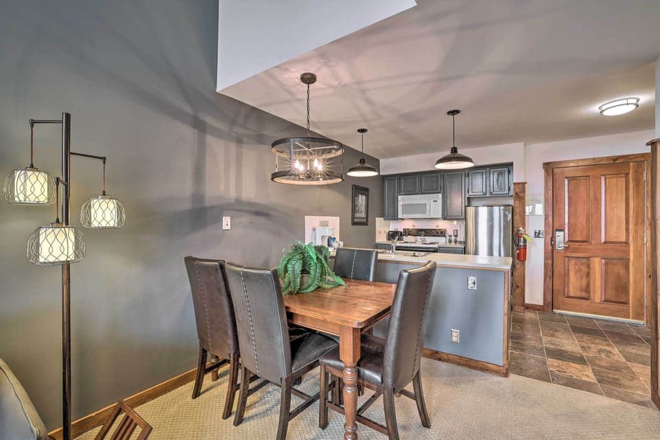 Dining Area | Dishes & Flatware Provided