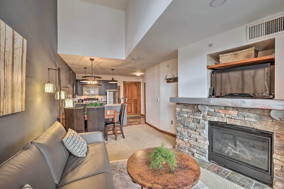 Interior | Open Floor Plan | Free WiFi | 4th-Floor Condo