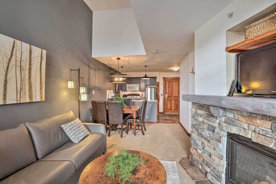 Living Room | Sleeper Sofa w/ Memory Foam Mattress