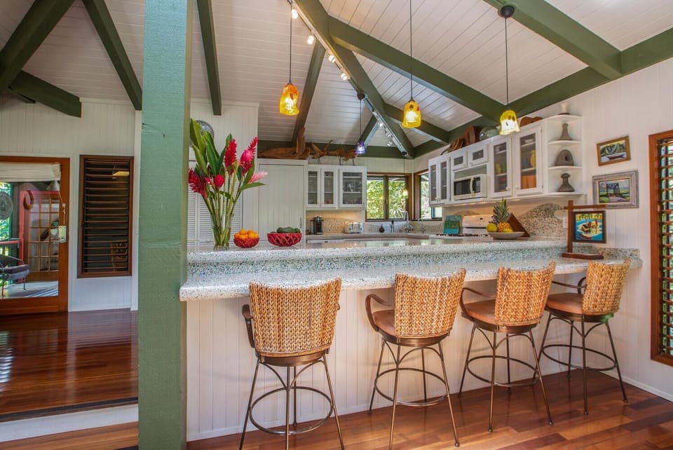 Ample cooking space in the fully equipped kitchen