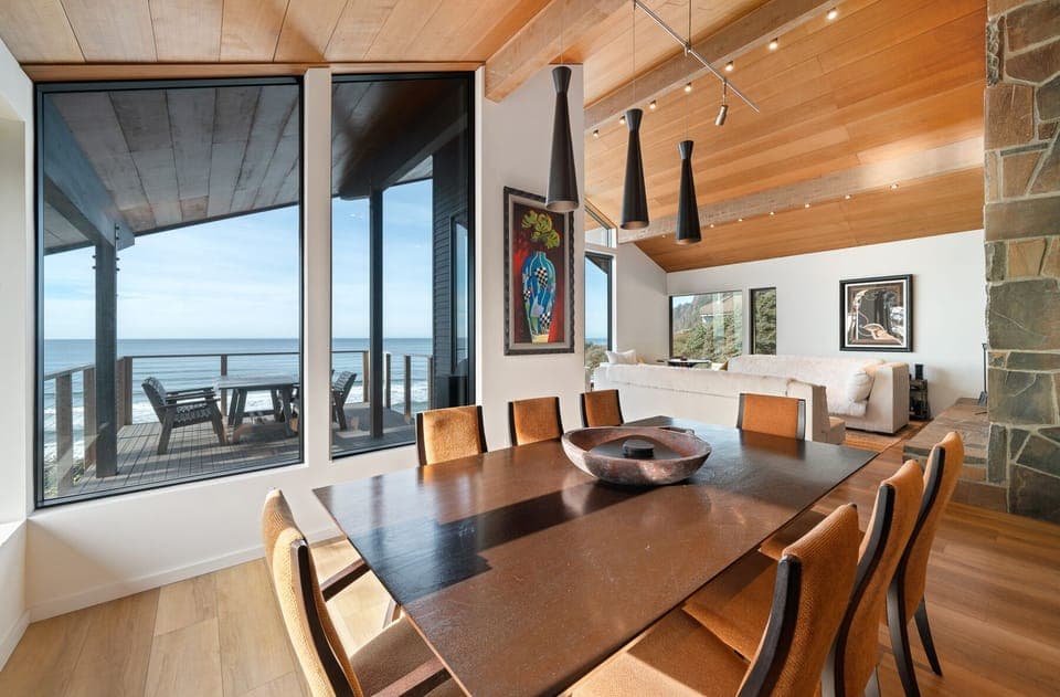 Dining Room with 8-people seating 