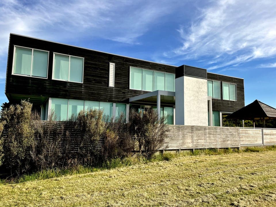 Side view, 12000m of reserve land next door