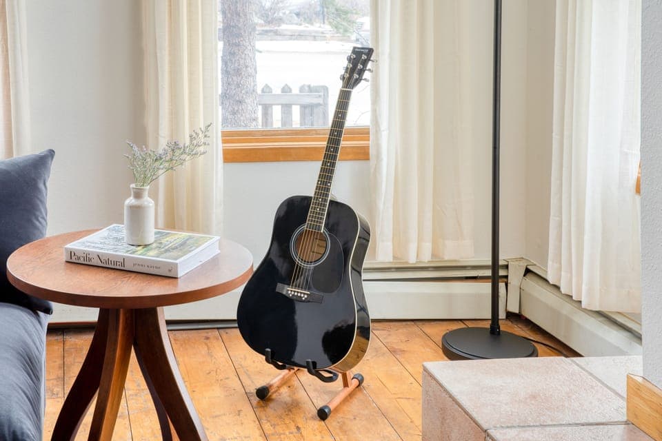 Anyone play guitar?