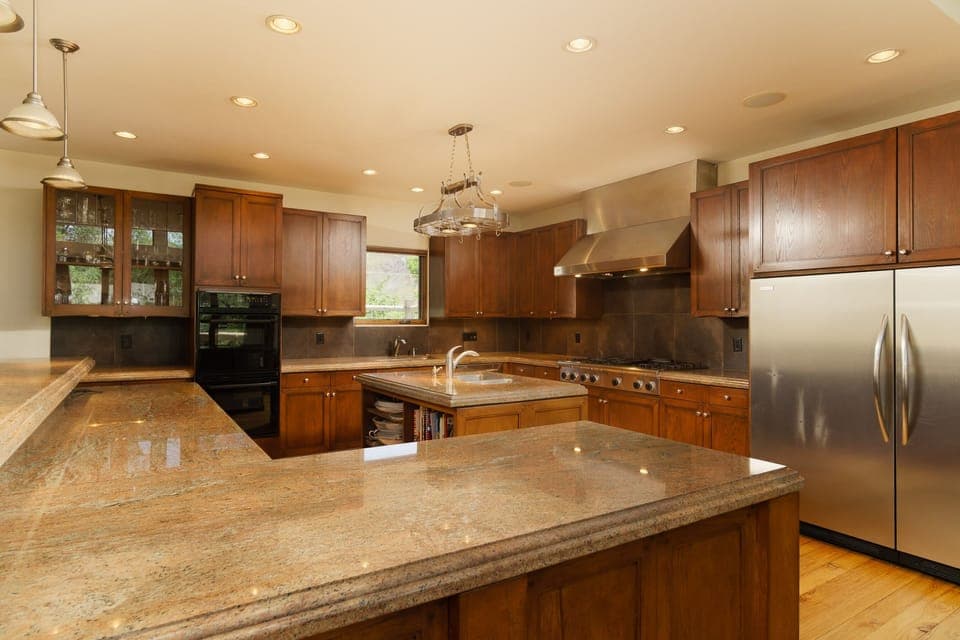 Gourmet kitchen 