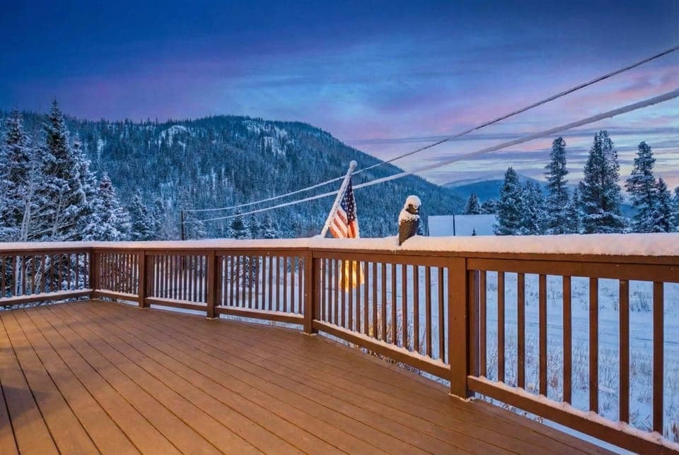 Front deck: On-site parking for 3 cars in driveway