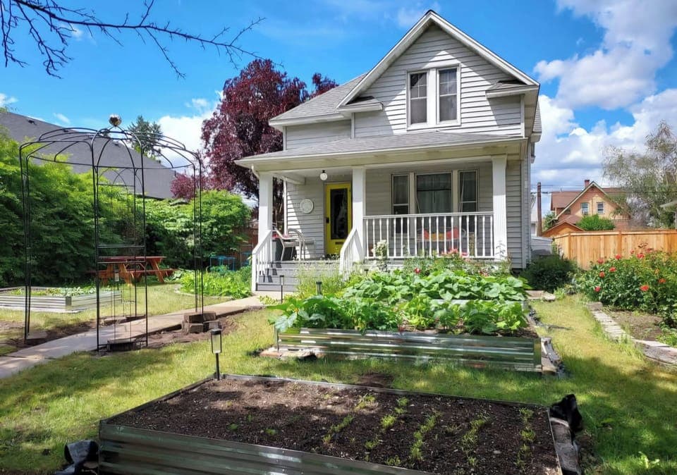 Front entrance to the Billiken Inn. 