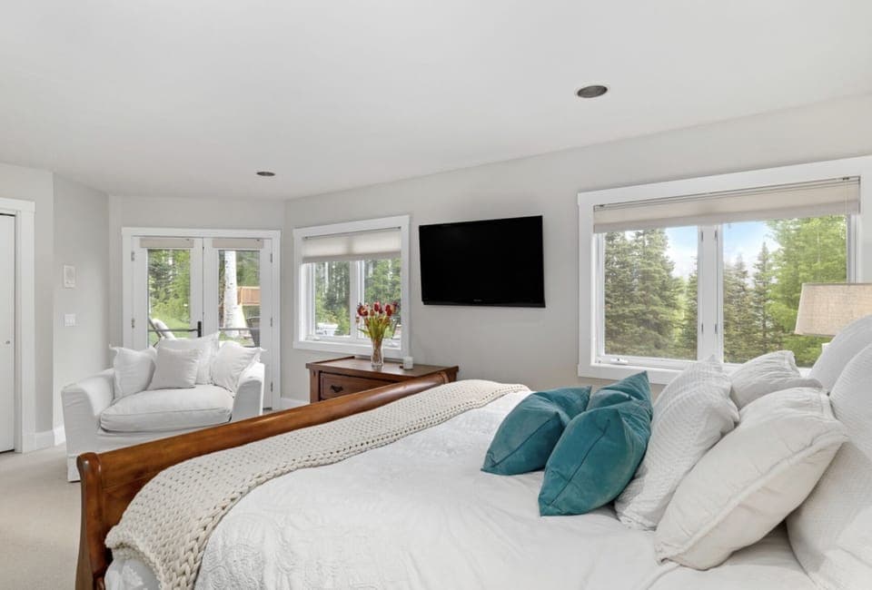 King size bedroom