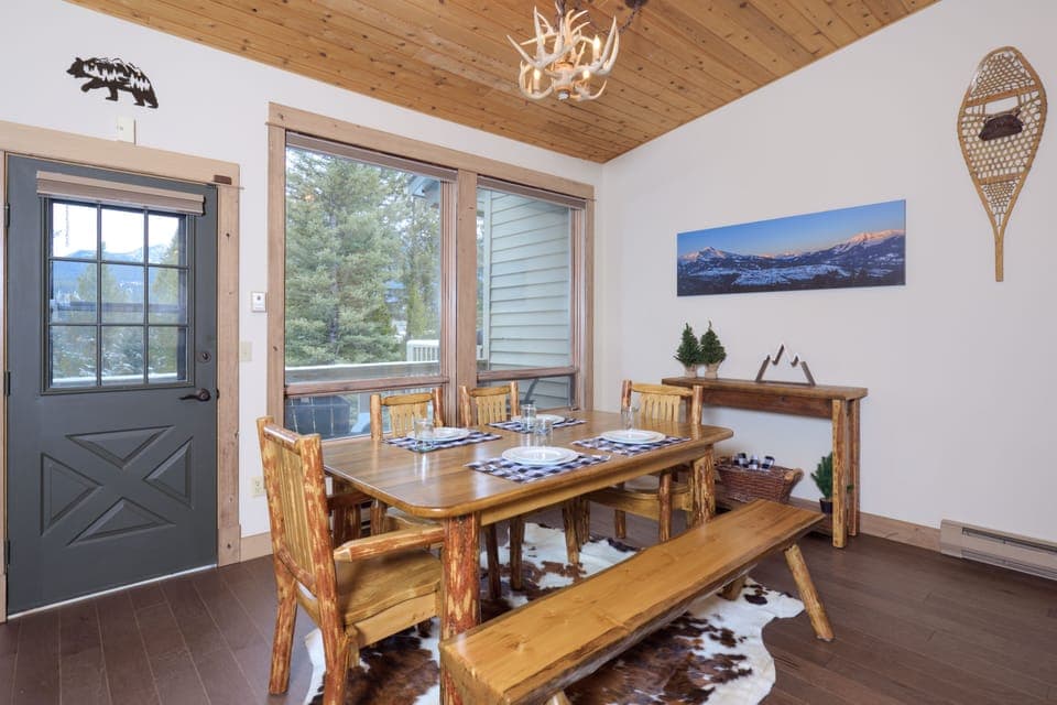 Eat dinner together | Main Level