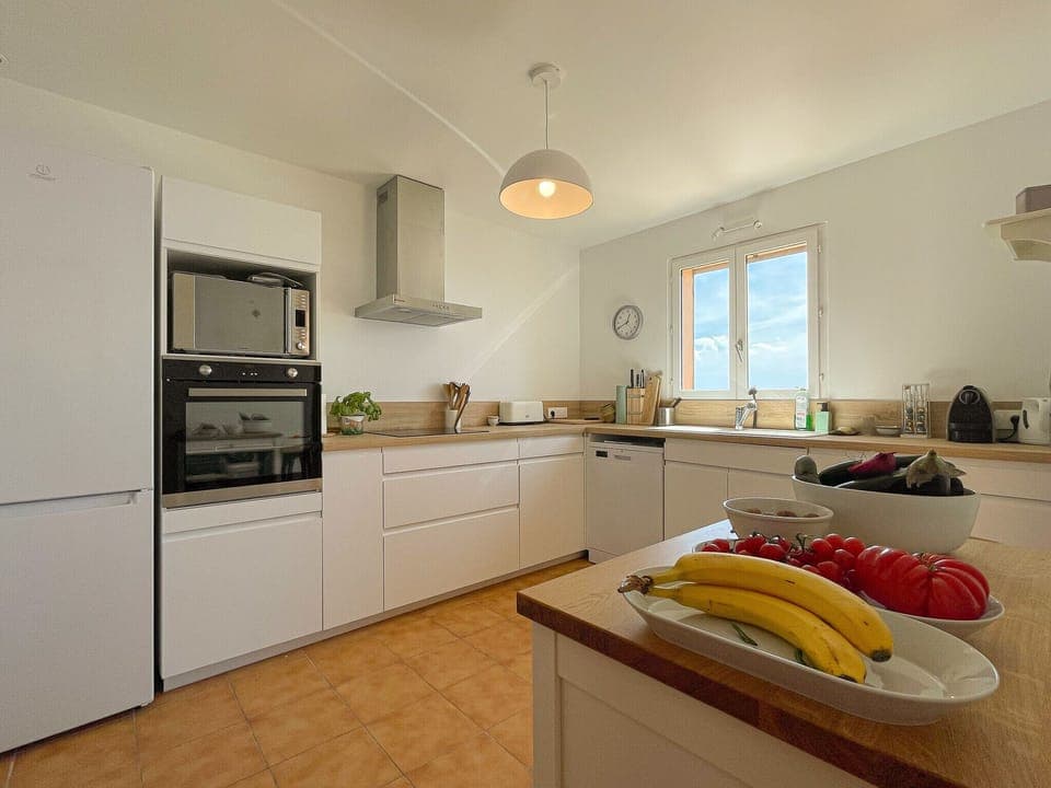 Independent kitchen with sea view opening onto the first level terrace