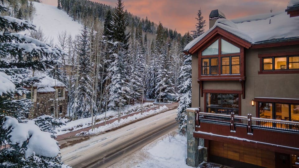 Chalet Bello with slope side view