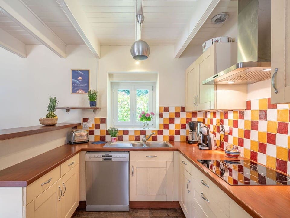 Cabinetry, Kitchen Sink, Countertop, Property, Sink, Tap, Kitchen, Kitchen Stove, Wood, Drawer