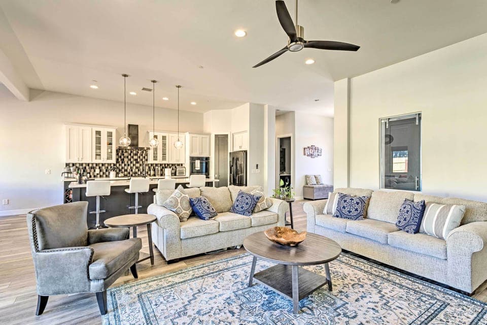 Living Room | Fireplace | Free WiFi | Smart TVs