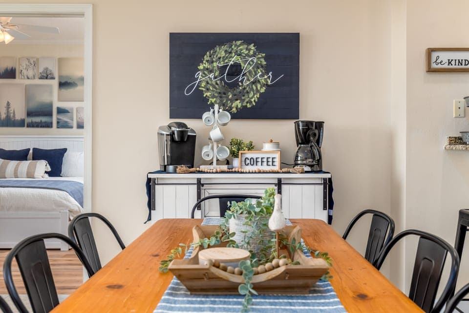 Stylish Dining On Dauphin Island