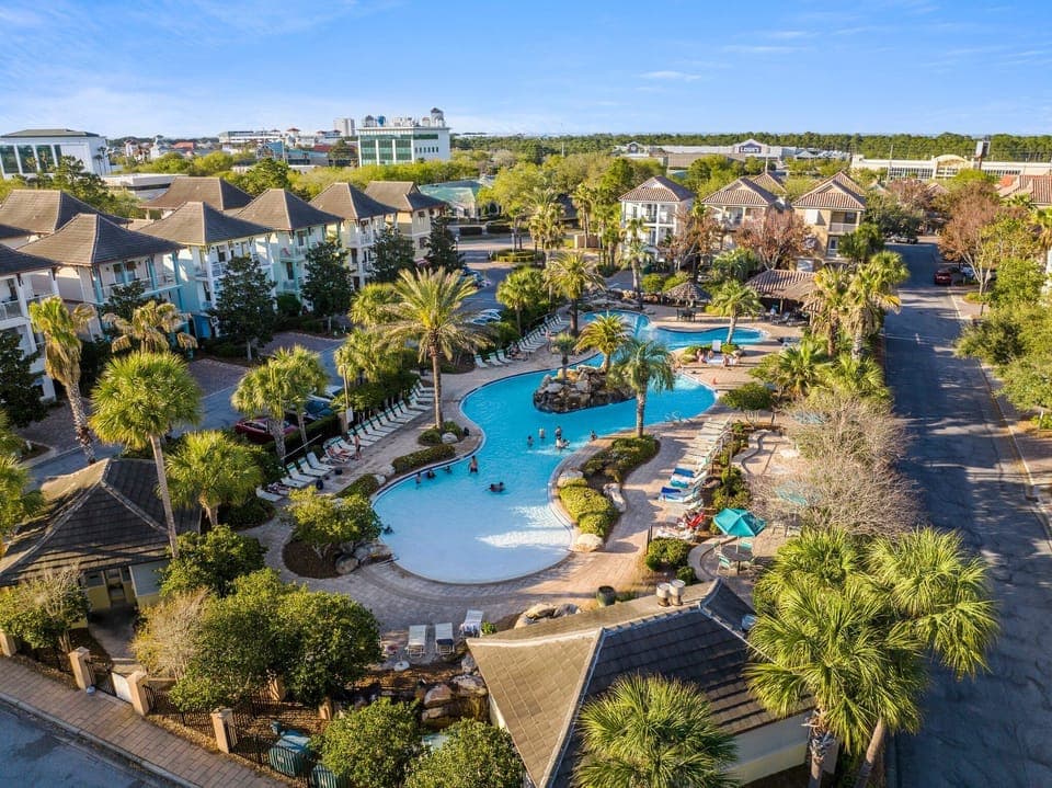 Largest Lagoon Pool in the area!
Plenty of chairs to relax. Private!
ZeroEntry!