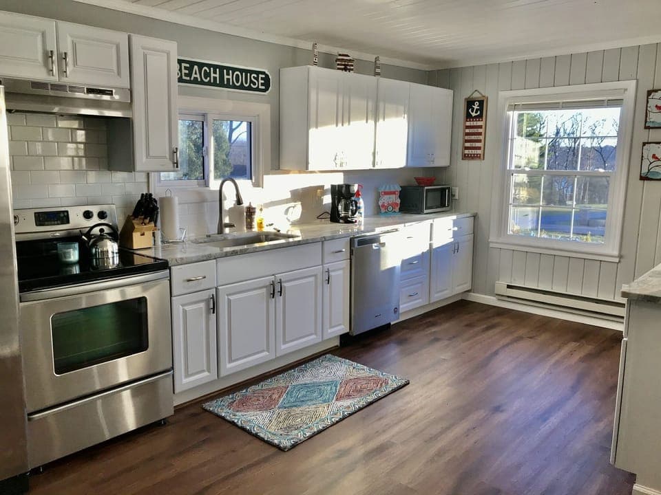 Large kitchen with island, plenty of space for all