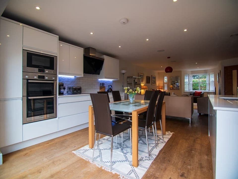 Kitchen/dining area looking towards sitting area