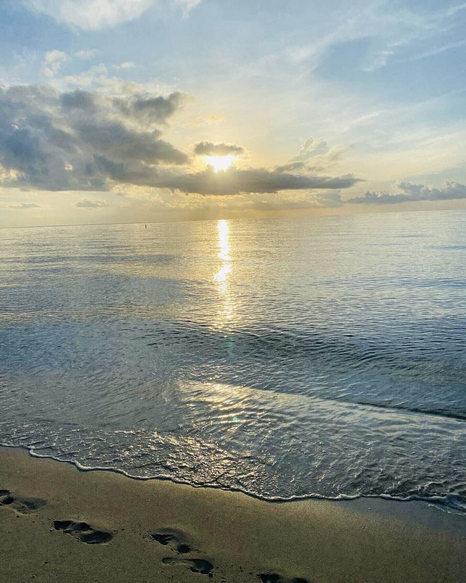 Sunrise 
Beach vibes