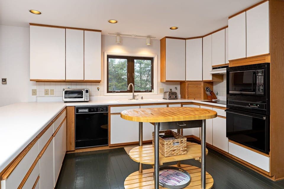 Fully stocked kitchen with everything you need to cook fabulous meals for your family and friends.