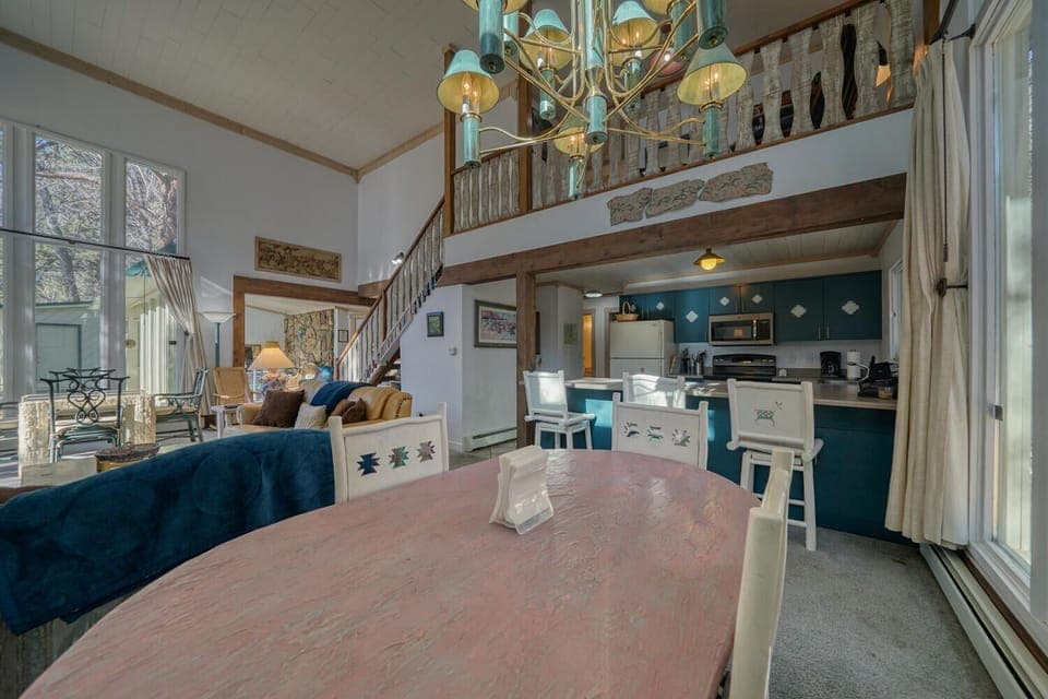 Second dining area with four seats.