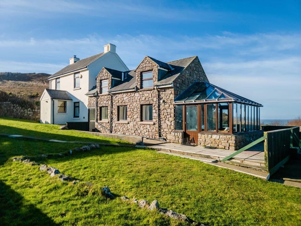 Stormy Castle - 6 Bedroom Sleeps 14 - Llangennith (6333)