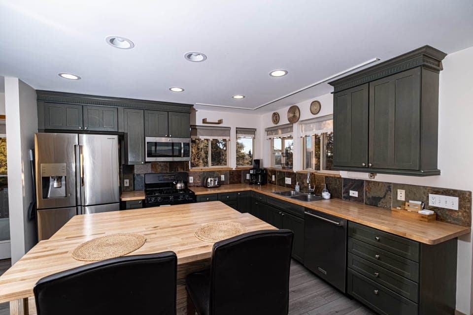 Kitchen and Dining Area with Incredible Views of the San Luis Valley (1)