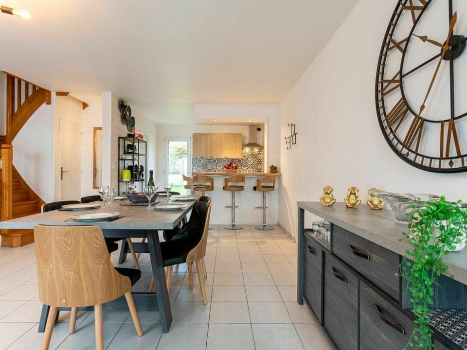 Furniture, Property, Table, Cabinetry, Wood, Interior Design, Lighting, Chair, Architecture, Floor