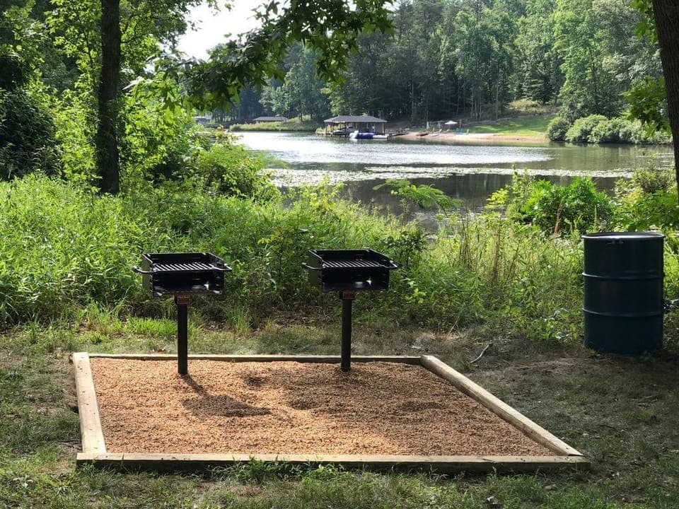2 Charcoal grills