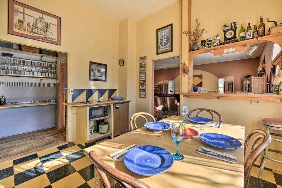 Dining Area | Kitchen