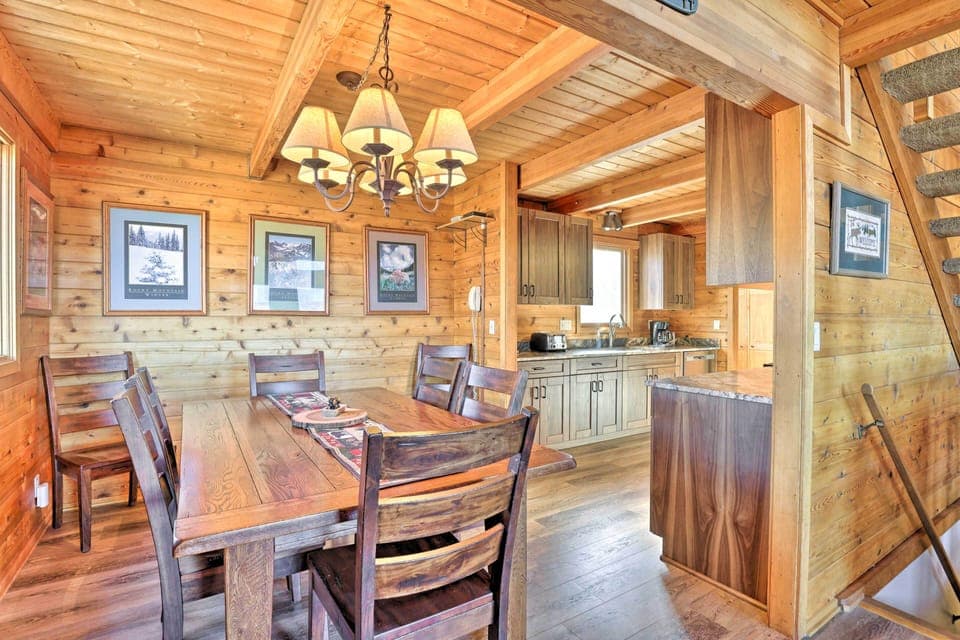 Dining Room | Dishware/Flatware Provided
