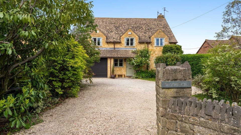 Front Entrance and Drive, Woodside Cottage, Bolthole Rereats