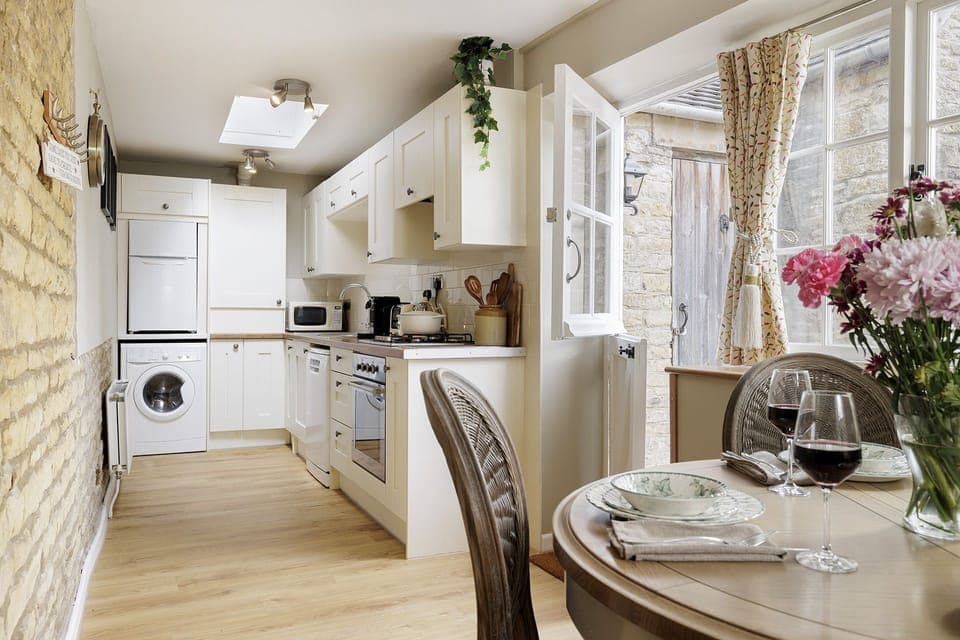 Lavender Cottage Kitchen - StayCotswold