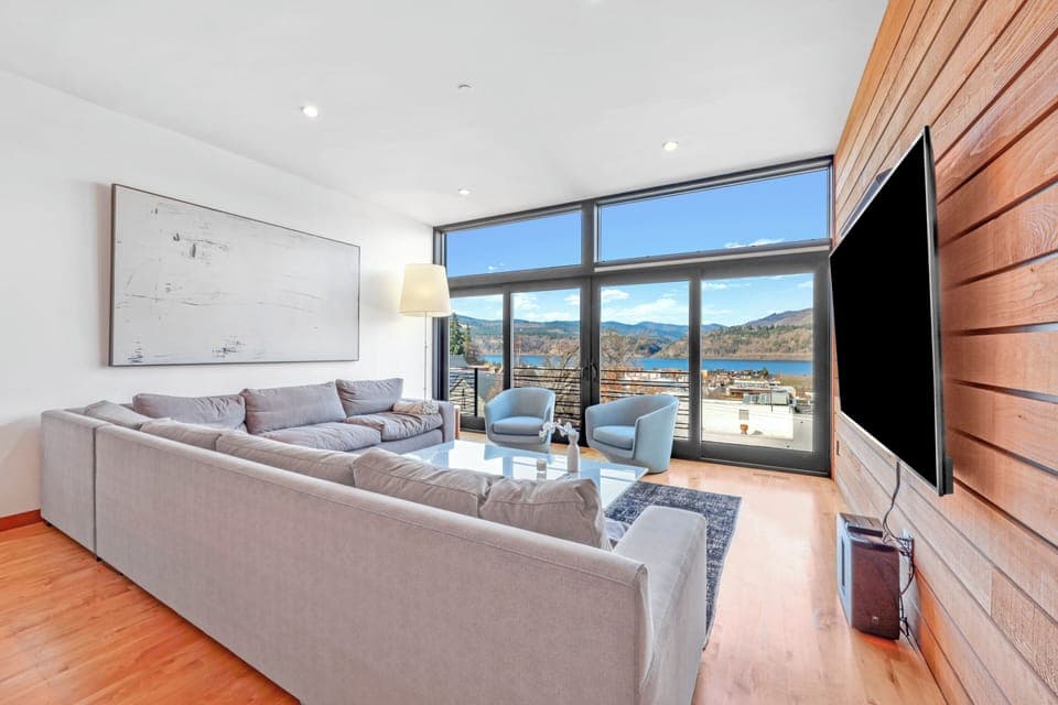 Living room with views of Columbia River