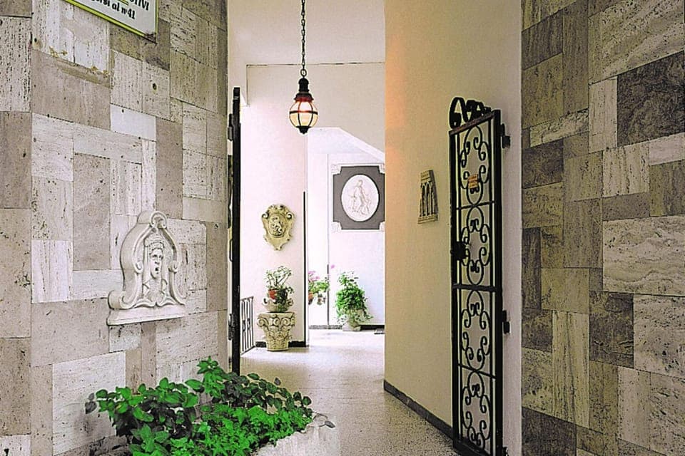 Entrance / Reception