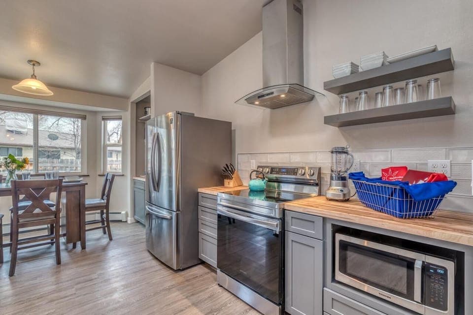 This sleek, well-equipped kitchen has everything you need to feel at home.