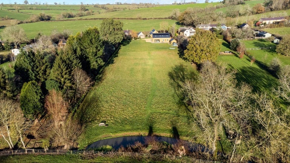 Hill View House Garden - StayCotswold