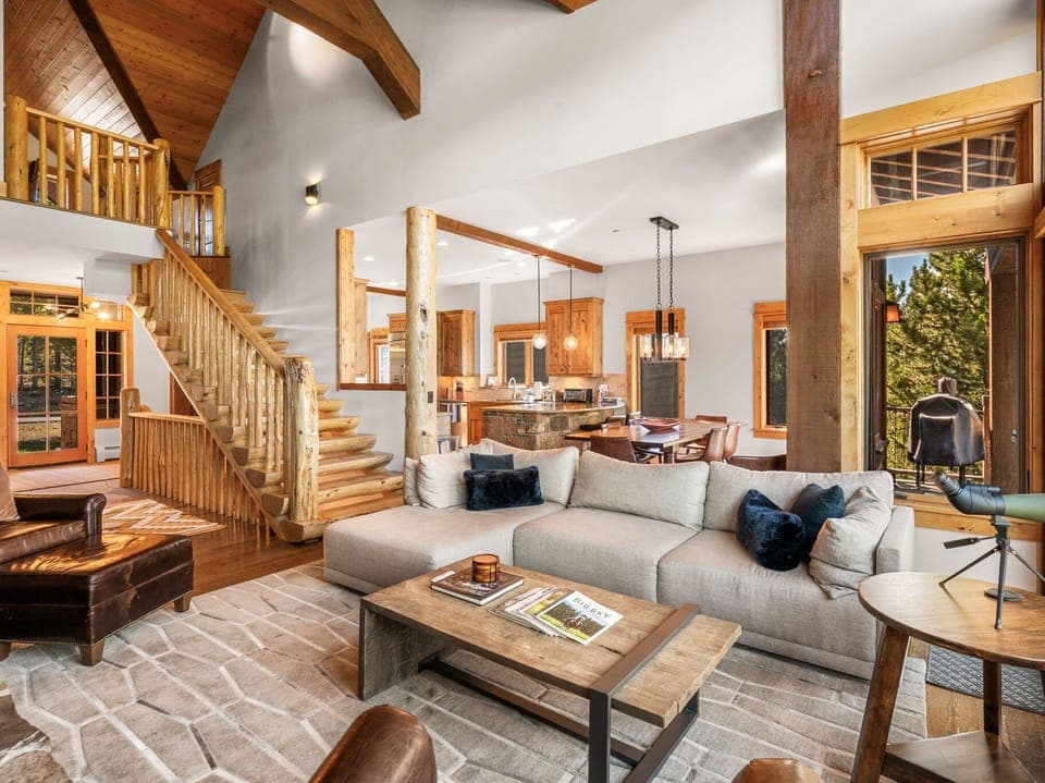 Living Room w. Private Deck and Fireplace