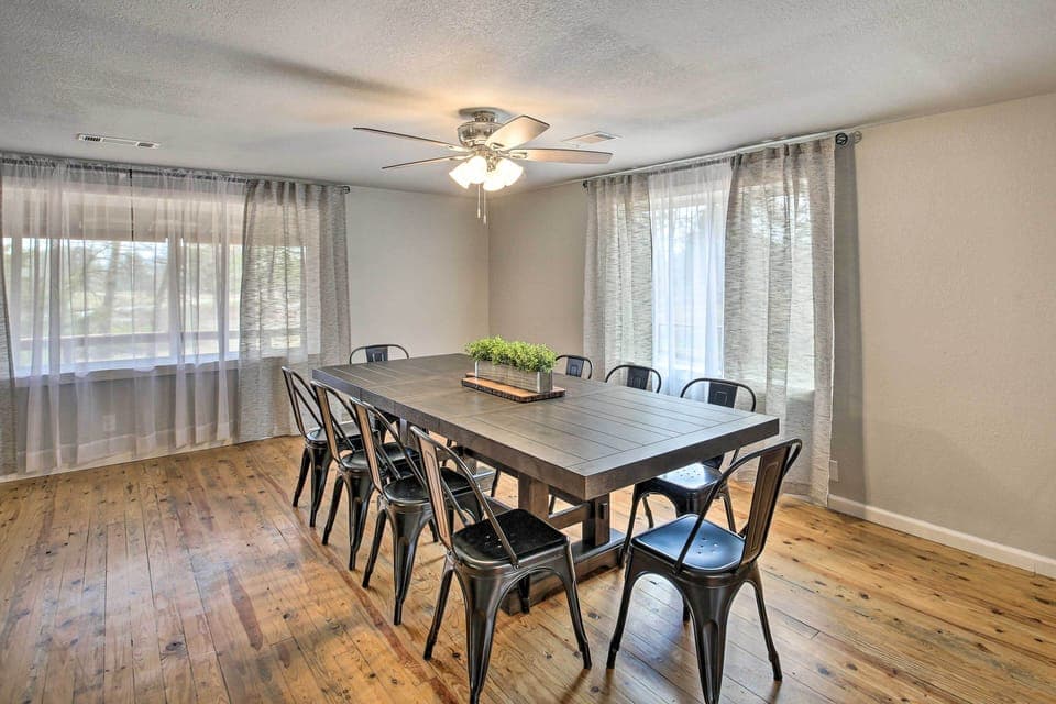Dining Room | Dishware/Flatware Provided