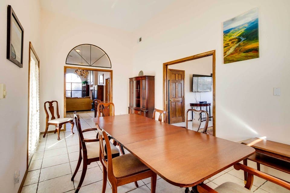 Dining Area | Dishware & Flatware Provided