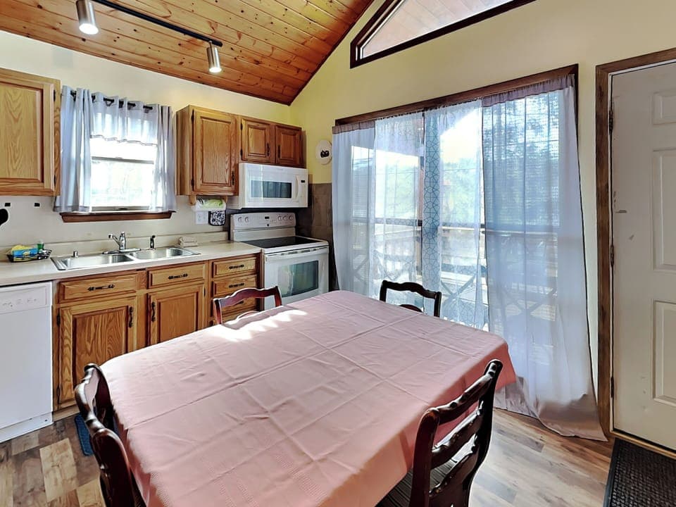 Eat-In Kitchen