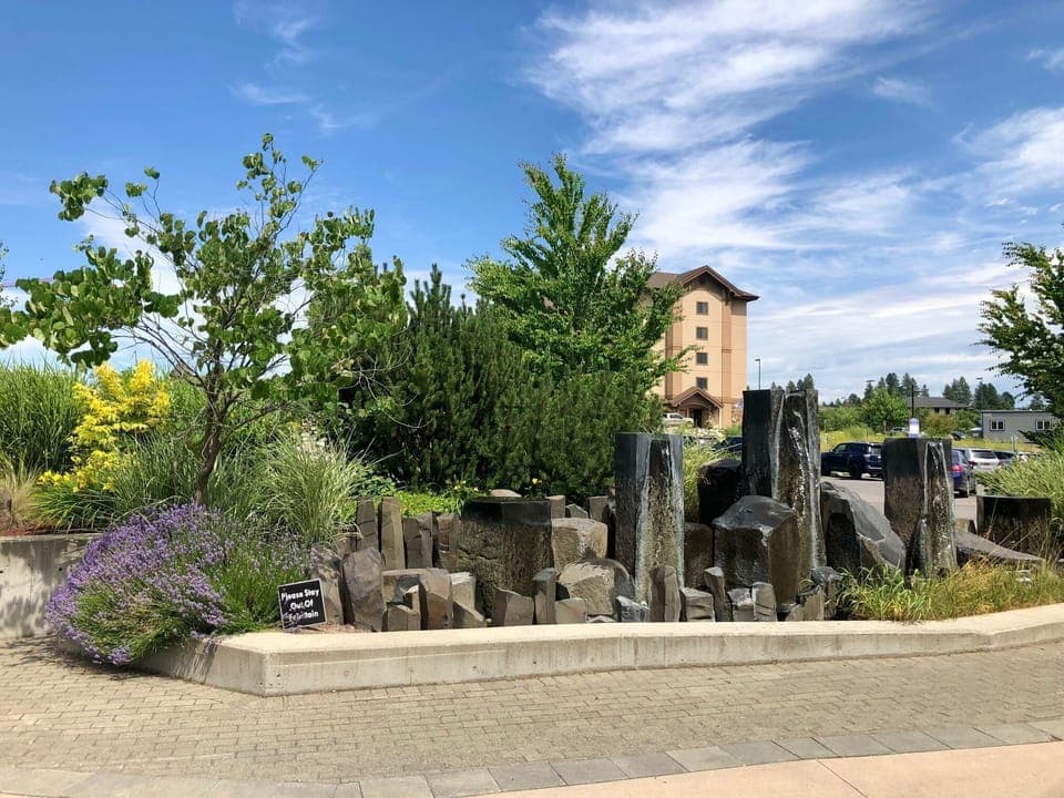 Building entry fountain
