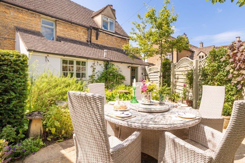 Pear Tree Cottage Bourton Garden - StayCotswold