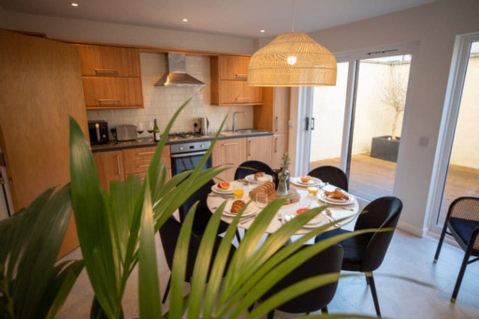 Kitchen / Dining area with patio doors leading out to the enclosed outside area