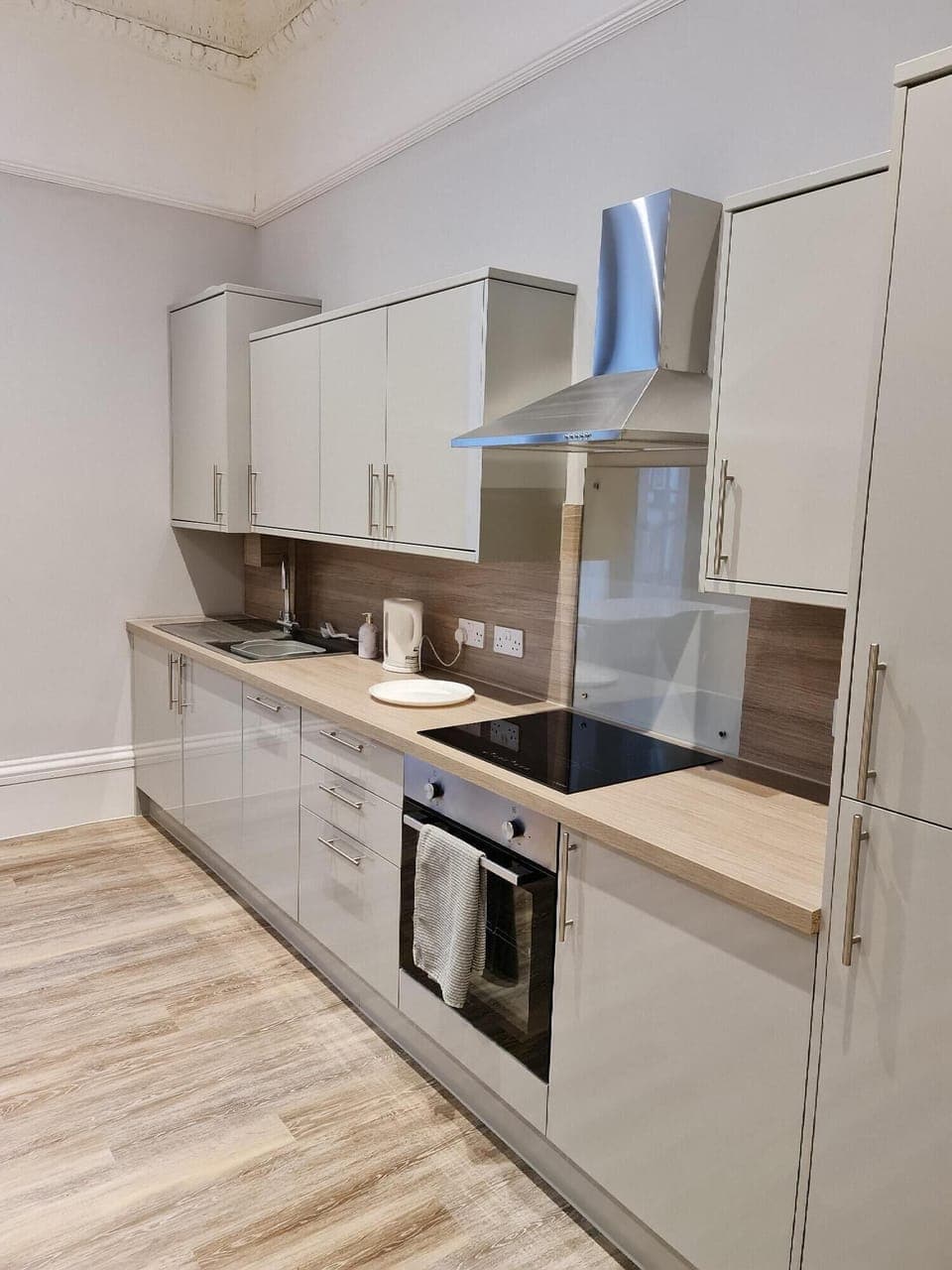 Full kitchen with oven, hob, washer/dryer, large fridge/freezer and dishwasher.