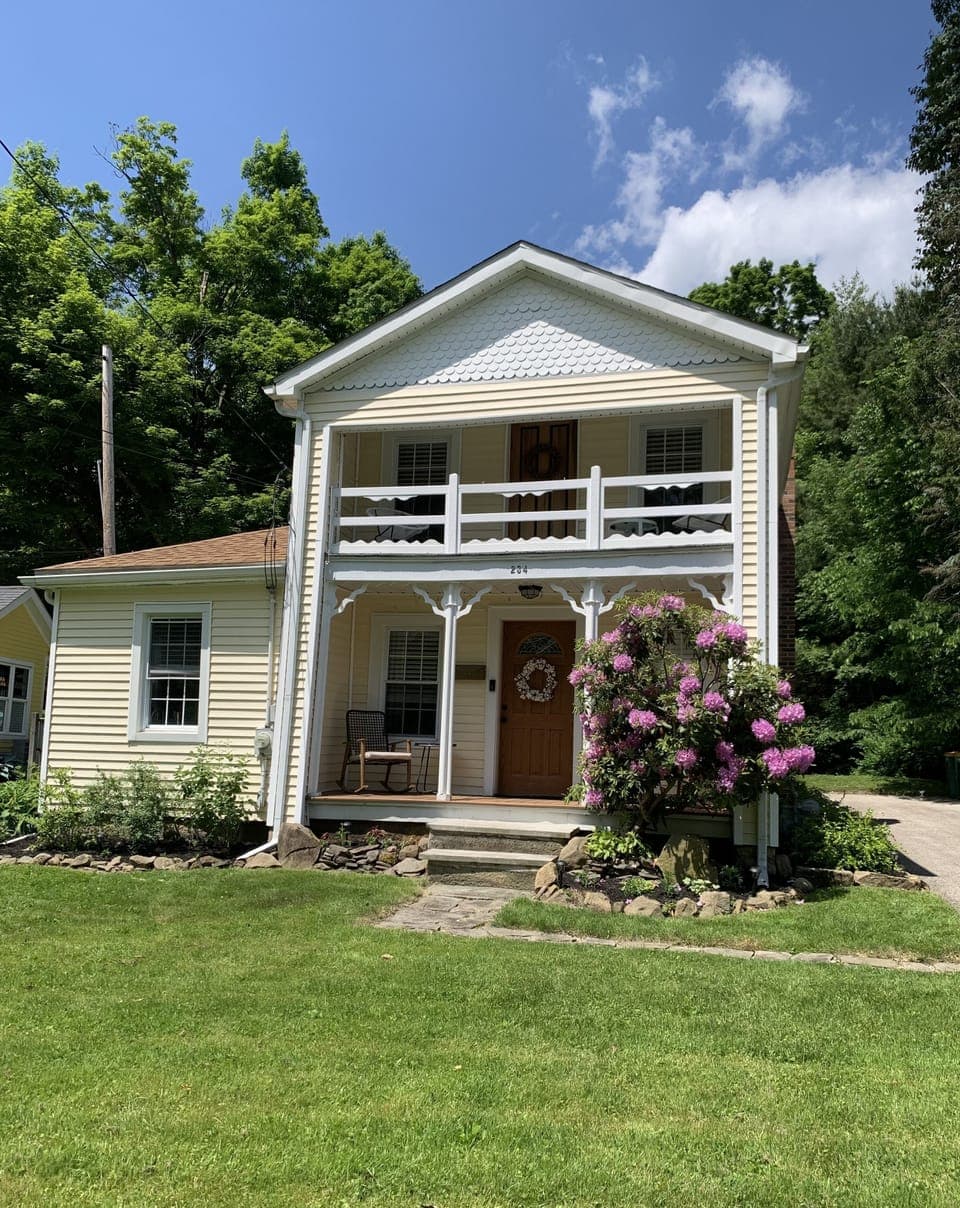 The Charming Thistle House will give you the perfect respite for your stay!